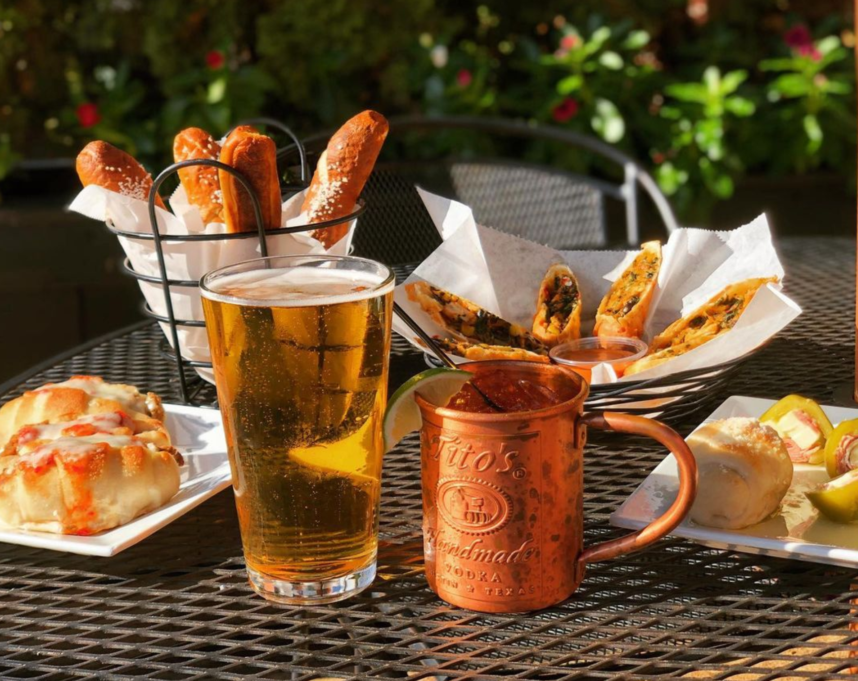 Happy Hour in Wilmington, Delaware – Best Drinks, Deals, and Dishes